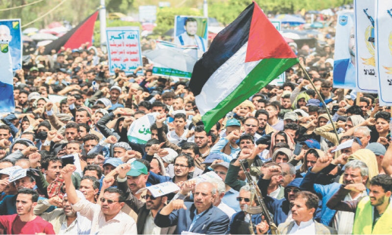 Sanaa (Yemen): University students and professors gather for an anti-Israel and pro-Palestinian solidarity rally, denouncing the ongoing food shortages in the Gaza Strip.—AFP