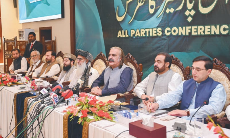 FLANKED by JI&rsquo;s Prof Ibrahim, former KP governor Shaukatullah and PTI&rsquo;s Barrister Gohar, KP CM Ali Amin Gandapur addresses the multi-party moot.&mdash;White Star