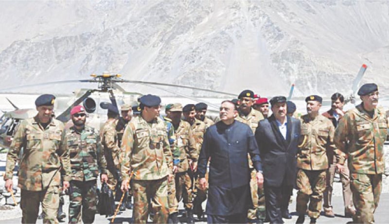 President Zardari on his arrival at the Gayari Sector in Siachen, on April 18, 2012. Interior Minister Senator Rehman Malik and the Army Chief Gen Ashfaq Parvez Kayani are also present | Picture from the book