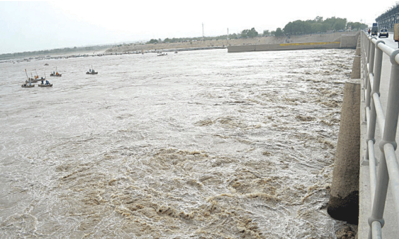 Water level at Kotri Barrage rises as Guddu and Sukkur barrages flow at medium and low flood, respectively, on Sunday.—Umair Ali Water level at Kotri Barrage rises as Guddu and Sukkur barrages flow at medium and low flood, respectively, on Sunday.—Umair Ali