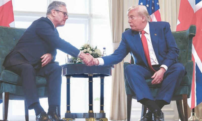 Turnberry (Scotland): US President Donald Trump and British Prime Minister Keir Starmer shake hands during a bilateral meeting at Trump&rsquo;s golf course.&mdash;Reuters