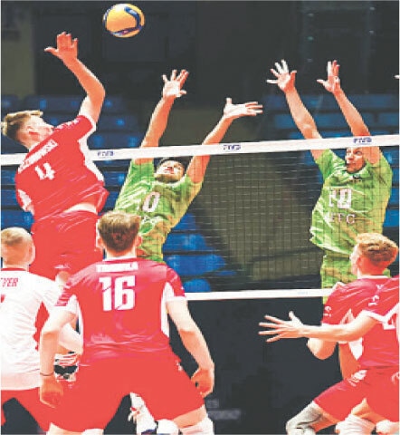  TASHKENT: Pakistan and Poland players in action during their World U-19 Volleyball Championship match at the Yunnusobod Hall and the Sport University Center on Wednesday.—courtesy FIVB 