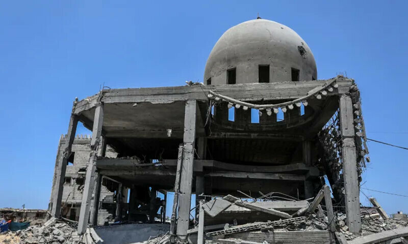 An undated photo shows the remains of al-Albani Mosque following Israeli attacks on Khan Younis, in Gaza. — Anadolu