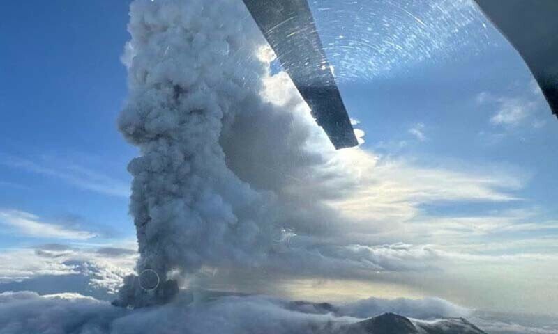 کرشینینیکوف آتش فشاں پھٹنے کا واقعہ آخری بار 1463 کے 40 برس کے اندر پیش آیا تھا۔
—فوٹو: ایکس کرشینینیکوف آتش فشاں پھٹنے کا واقعہ آخری بار 1463 کے 40 برس کے اندر پیش آیا تھا۔
—فوٹو: ایکس