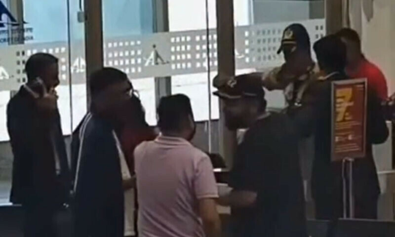 A screengrab shows an Indian army officer assaulting airport staff at Srinagar Airport in occupied Kashmir on July 26. — Instagram/timesofindia A screengrab shows an Indian army officer assaulting airport staff at Srinagar Airport in occupied Kashmir on July 26. — Instagram/timesofindia