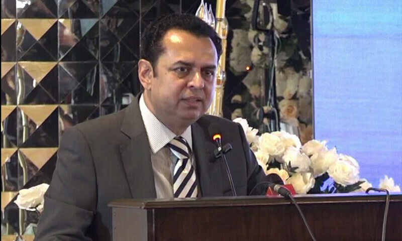 وزیر مملکت برائے داخلہ نے پولیس کے شہدا کو زبردست خراج عقیدت پیش کیا — فوٹو: ڈان نیوز وزیر مملکت برائے داخلہ نے پولیس کے شہدا کو زبردست خراج عقیدت پیش کیا — فوٹو: ڈان نیوز