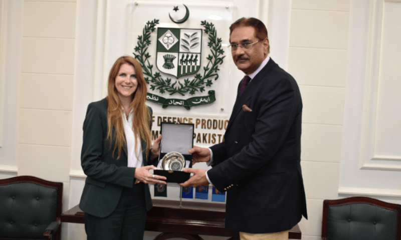Muhammad Raza Hayat Harraj, Federal Minister for Defence Production presents a souvenir to British High Commissioner Jane Marriott in Rawalpindi on August 4, 2025. &mdash; Press Information Department