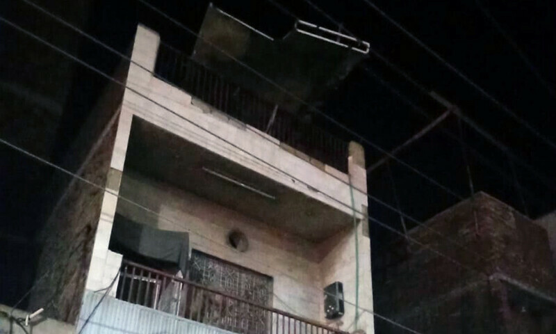 ریسکیو کے مطابق واقعہ بجلی کے تاروں کے باعث پیش آیا — فوٹو: ڈان نیوز ریسکیو کے مطابق واقعہ بجلی کے تاروں کے باعث پیش آیا — فوٹو: ڈان نیوز