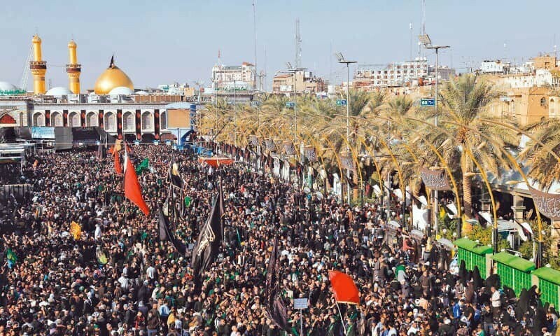 Pilgrims gather in front of Imam Hussein’s shrine for Arbaeen which marks the 40th day after Ashura.—AFP/File