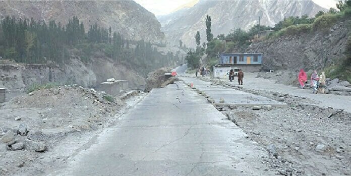 یہ تازہ تباہی پچھلے ماہ آنے والے ایک گلوف کے بعد ہوئی ہے — فوٹو: ڈان یہ تازہ تباہی پچھلے ماہ آنے والے ایک گلوف کے بعد ہوئی ہے — فوٹو: ڈان