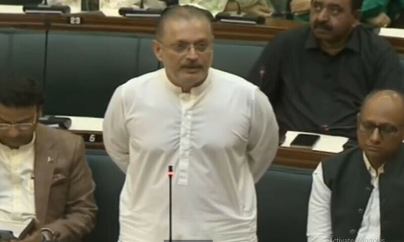 شرجیل میمن نے ایم کیو ایم کا نام لیے بغیر تنقید کی، اپوزیشن نے تقریر کے دوران شور شرابہ کیا — فوٹو: اسکرین گریب/ایس آئی ڈی شرجیل میمن نے ایم کیو ایم کا نام لیے بغیر تنقید کی، اپوزیشن نے تقریر کے دوران شور شرابہ کیا — فوٹو: اسکرین گریب/ایس آئی ڈی