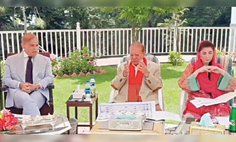 نواز شریف نے اپنے مری کے رہائش گاہ پر اجلاس کی صدارت کی — فوٹو: مسلم لیگ (ن) میڈیا سیل نواز شریف نے اپنے مری کے رہائش گاہ پر اجلاس کی صدارت کی — فوٹو: مسلم لیگ (ن) میڈیا سیل