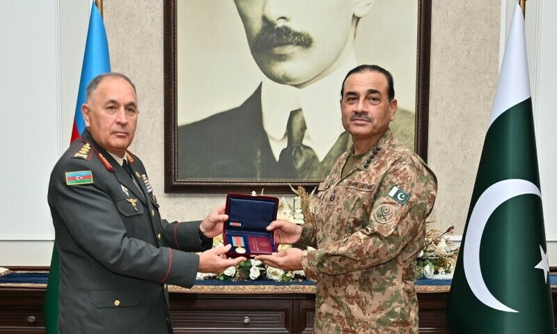 Chief of Army Staff Field Marshal Asim Munir honoured with Patriotic War Medal by Azerbaijan&rsquo;s Colonel General Karim Valiyev in Rawalpindi, Aug 13. &mdash; ISPR