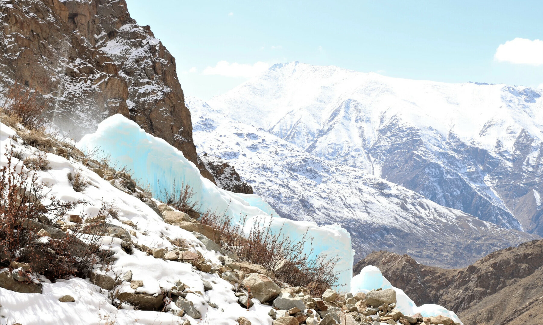 Water is sprayed downhill to form this ice stupa in Gilgit-Baltistan. The required infrastructure is minimal and readily available, with just rubber pipes, a nozzle, connectors, and a base of tall bushes, a tree or bamboo pole to support the nozzle, notes Mohammad Raza (Image: UNDP)