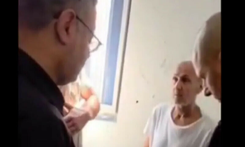 مروان برغوثی کی اپلیہ نے فیس بک پر لکھا کہ ’وہ اب بھی تمہارا پیچھا کر رہے ہیں اور تمہیں ستا رہے ہیں‘
— فوٹو: ایکس مروان برغوثی کی اپلیہ نے فیس بک پر لکھا کہ ’وہ اب بھی تمہارا پیچھا کر رہے ہیں اور تمہیں ستا رہے ہیں‘
— فوٹو: ایکس