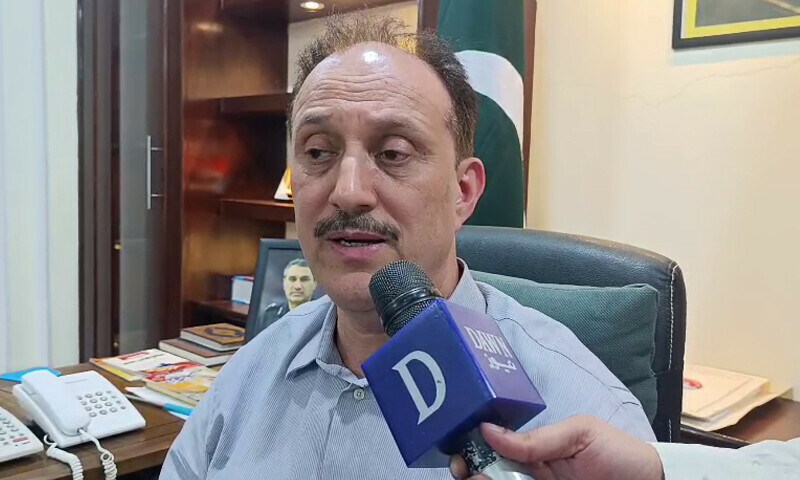 آزاد خان نے کہا کہ ٹول پلازہ کی فوٹیج موجود ہے، اس کو چیک کیا جا رہا ہے،  فون سی ٹی ڈی کو بھیج دیا ہے۔
&mdash;فوٹو: ڈان نیوز