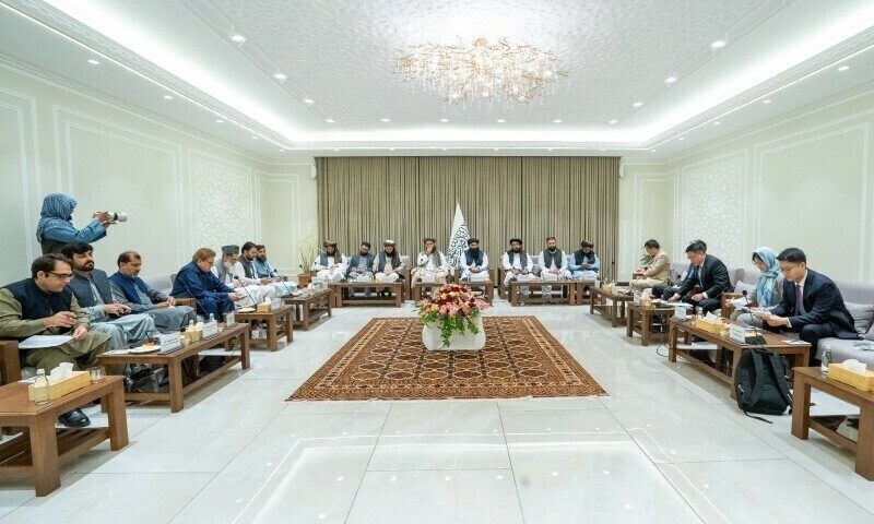 اجلاس میں وانگ ژی، اسحٰق ڈار اور افغان قائم مقام وزیر خارجہ امیر خان متقی شرکت کریں گے &mdash; فائل فوٹو: افغان وزارت خارجہ/ایکس