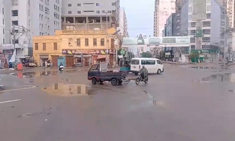 Small amounts of rainwater can be seen on I. I. Chundrigar Road, Karachi on Aug 20, 2025. — DawnNewsTV