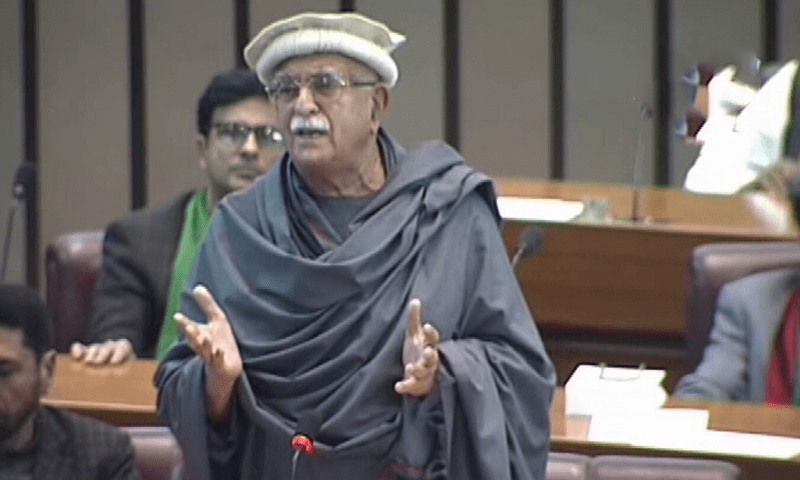 سلمان اکرم راجا نے کہا کہ عمران خان نے پنجاب اسمبلی میں اپوزیشن لیڈر کیلئے 5 نام طلب کیے ہیں — فائل فوٹو: ڈان نیوز