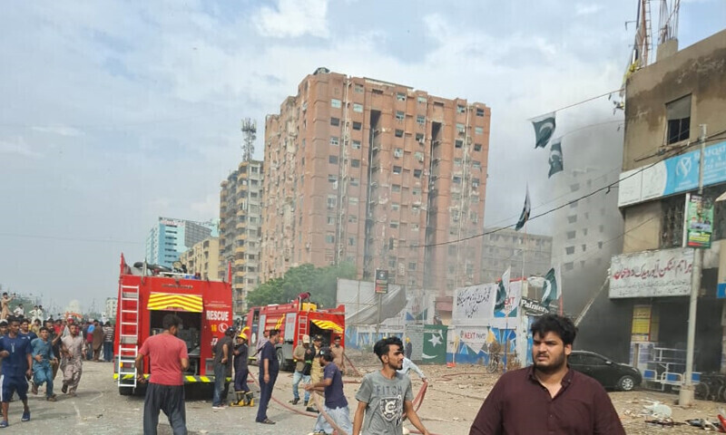 پریڈی تھانے میں درج مقدمے میں گودام مالک حنیف اور ایوب کو نامزد کیا گیا ہے &mdash; فوٹو: ڈان نیوز