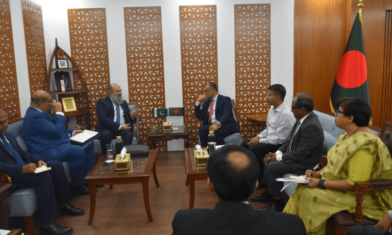 Federal Minister for Commerce Jam Kamal Khan meets Bangladesh’s Adviser for Commerce Sk. Bashir Uddin to discuss promotion of bilateral trade and investment in Dhaka, Bangladesh on August 22, 2025. — PID
