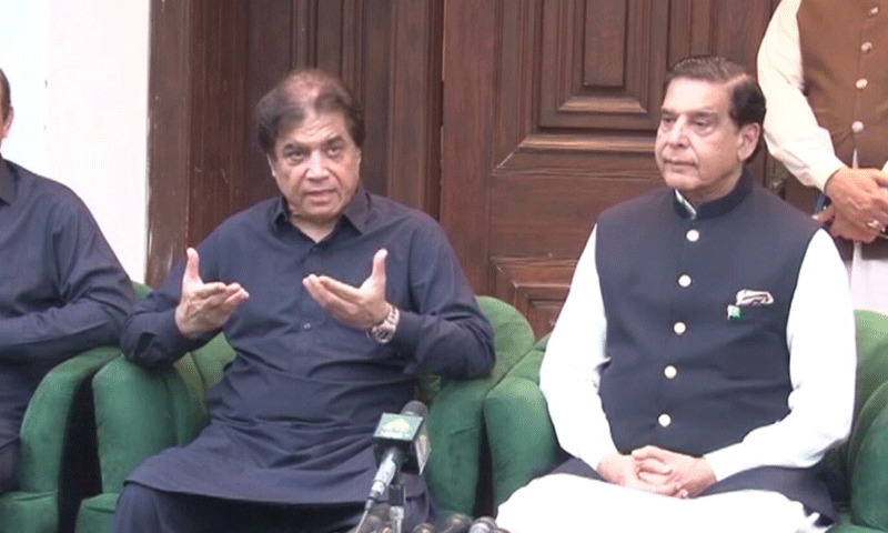 Railways Minister Hanif Abbasi and PPP leader Raja Pervaiz Ashraf address a press conference in Islamabad on August 23. — DawnNewsTV Railways Minister Hanif Abbasi and PPP leader Raja Pervaiz Ashraf address a press conference in Islamabad on August 23. — DawnNewsTV