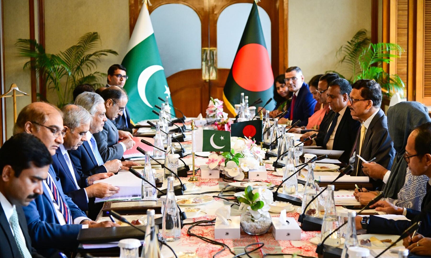 Deputy Prime Minister Ishaq Dar and Bangladesh Foreign Adviser Md Touhid Hossain hold delegation-level talks in Dhaka on Aug 24, 2025. — X/ForeignOfficePk