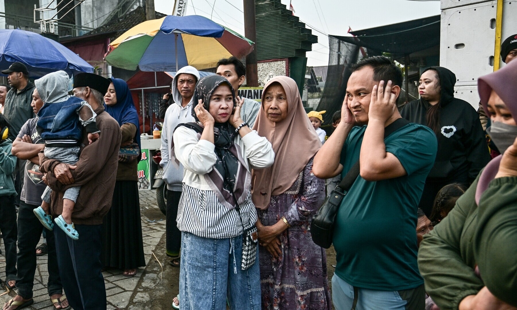 This photo taken on August 9, 2025, shows people covering their ears as a truck mounted with a tower of subwoofers drives past during a “sound horeg”, which loosely means to move or vibrate in Javanese, held as part of Indonesia’s 80th Independence Day celebrations in Malang, East Java. — AFP This photo taken on August 9, 2025, shows people covering their ears as a truck mounted with a tower of subwoofers drives past during a “sound horeg”, which loosely means to move or vibrate in Javanese, held as part of Indonesia’s 80th Independence Day celebrations in Malang, East Java. — AFP