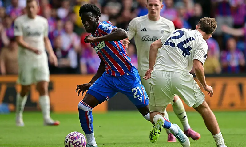 Nottingham Forest’s English midfielder James McAtee (R) vies with Crystal Palace’s English midfielder Romain Esse (L) during their English Premier League football match at Selhurst Park in south London, England on August 24. — AFP