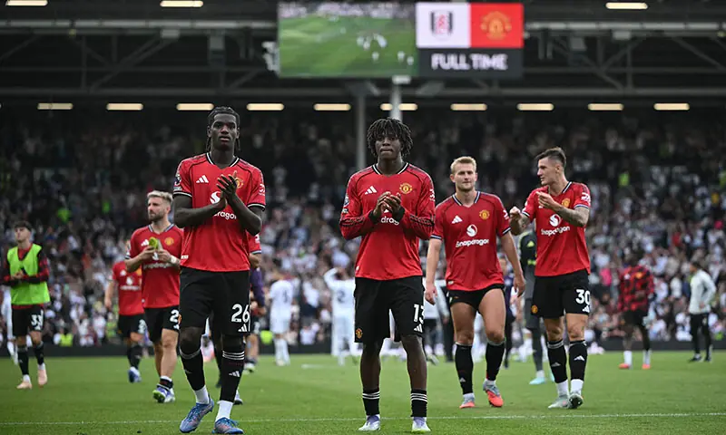 Manchester United’s English defender Ayden Heaven (L), Danish defender Patrick Dorgu (C) and Slovenian striker Benjamin Sesko (R) appluad following the English Premier League football match against Fulham at Craven Cottage in London, England on August 24. — AFP Manchester United’s English defender Ayden Heaven (L), Danish defender Patrick Dorgu (C) and Slovenian striker Benjamin Sesko (R) appluad following the English Premier League football match against Fulham at Craven Cottage in London, England on August 24. — AFP