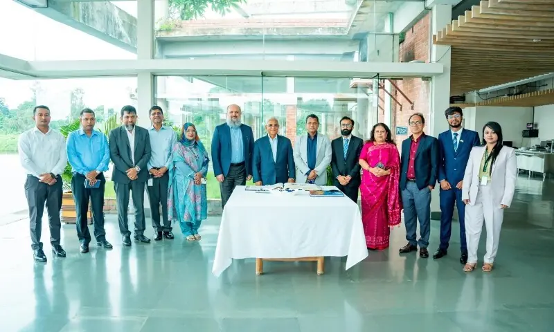 Federal Minister for Commerce Jam Kamal Khan, in a group photo with the managing director and senior management of Square Pharmaceuticals PLC during his visit to Dhaka on August 24. — Press Information Department (PID)