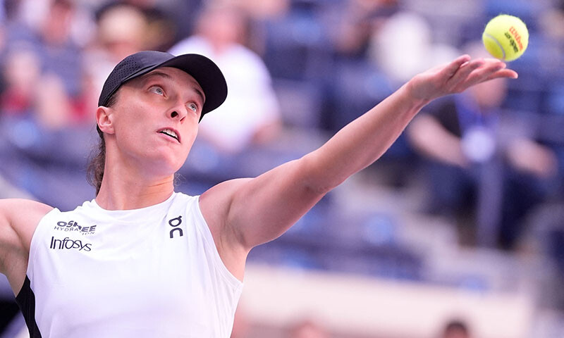 Iga Swiatek (POL) hits to Emiliana Arango (COL) (not pictured) on day three of the 2025 US Open tennis tournament at the USTA Billie Jean King National Tennis Center. &mdash; Reuters