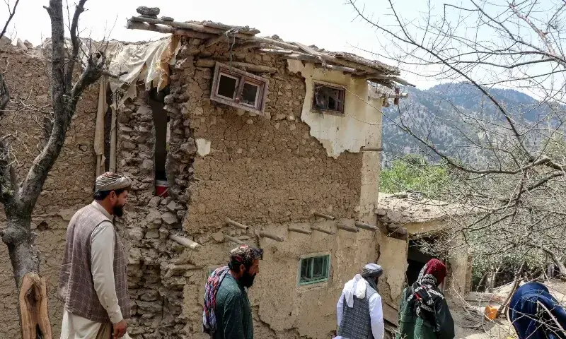 خوست اور ننگرہار میں 2 گھروں پر حملوں میں 3 بچے جاں بحق، 2 خواتین سمیت 6 افراد زخمی ہوئے — فوٹو: اے ایف پی خوست اور ننگرہار میں 2 گھروں پر حملوں میں 3 بچے جاں بحق، 2 خواتین سمیت 6 افراد زخمی ہوئے — فوٹو: اے ایف پی