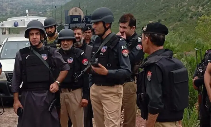 Kohat police conduct a search operation to arrest terrorists on August 30. &mdash; Photo via the author