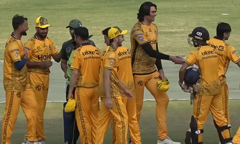 &mdash; فوٹو: اسکریب گریب/پشاور زلمی