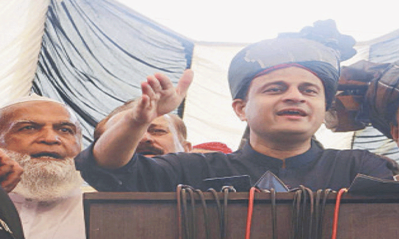 Mayor Murtaza Wahab speaks at the event.&mdash;Dawn