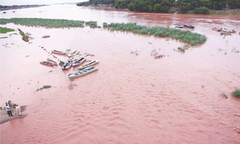 LAHORE: The Ravi River flows in a low-flood state after increased water inflows due to monsoon rains.&mdash;PPI