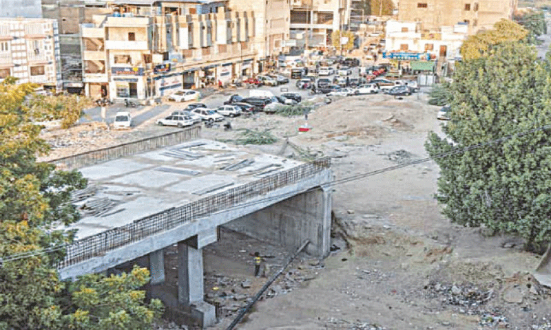The incomplete elevated KCR track at a level crossing in Gulshan-i-Iqbal has long been abandoned by authorities.&mdash;Fahim Siddiqi / White Star