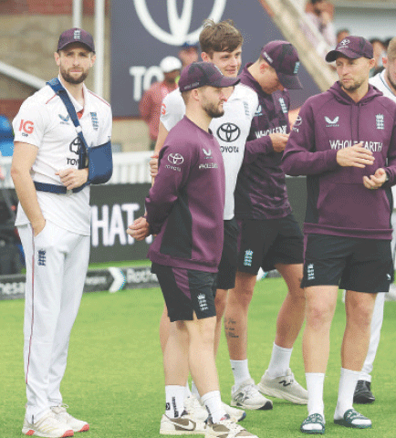 ENGLAND cricketers react after their fifth Test against India at The Oval.&mdash;Reuters