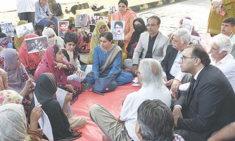 HRCP Chairperson Asad Iqbal Butt, Co-chairperson Munizae Jahangir, former senator Farhatullah Babar and others visit a Baloch Yakjehti Committee protest camp at the National Press Club.—Tanveer Shahzad / White Star HRCP Chairperson Asad Iqbal Butt, Co-chairperson Munizae Jahangir, former senator Farhatullah Babar and others visit a Baloch Yakjehti Committee protest camp at the National Press Club.—Tanveer Shahzad / White Star