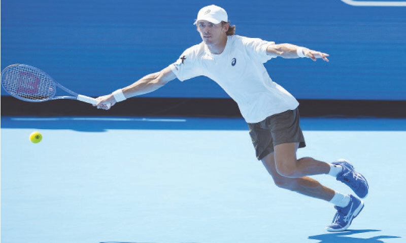 AUSTRALIA’S Alex de Minaur eyes a return against Reilly Opelka of the US during their Cincinnati Open match at the Lindner Family Tennis Center.—Reuters AUSTRALIA’S Alex de Minaur eyes a return against Reilly Opelka of the US during their Cincinnati Open match at the Lindner Family Tennis Center.—Reuters