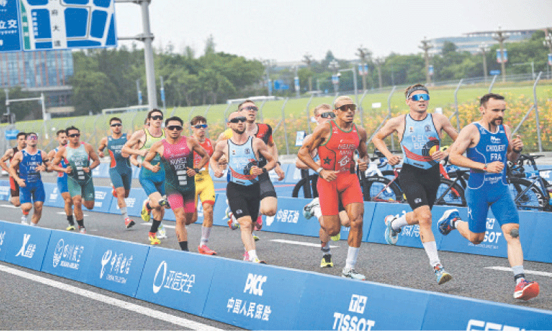 CHENGDU: Athletes compete in the individual duathlon final during the World Games at the Xinglong Lake Hubin Arena on Thursday.&mdash;AFP
