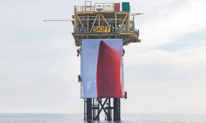 Climbers installing a new work by British artist Anish Kapoor onto a Shell gas platform in the North Sea.—AFP Climbers installing a new work by British artist Anish Kapoor onto a Shell gas platform in the North Sea.—AFP