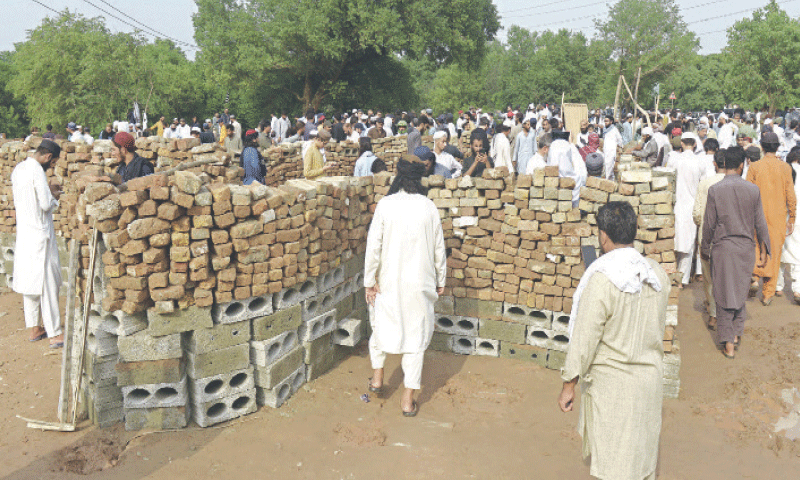 Members of religious groups construct the mosque that had been razed by the CDA, in Islamabad on Friday. &mdash; White Star