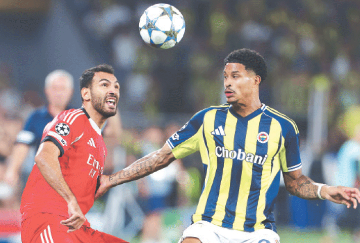 ISTANBUL: Benfica&rsquo;s Vangelis Pavlidis (L) in action with Fenerbahce&rsquo;s Jayden Oosterwolde during their match at the 
Sukru Saracoglu Stadium.&mdash;Reuters