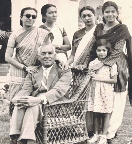 Hajrah Begum with her father (sitting), sisters and niece in India in the 1940s | Family Archives