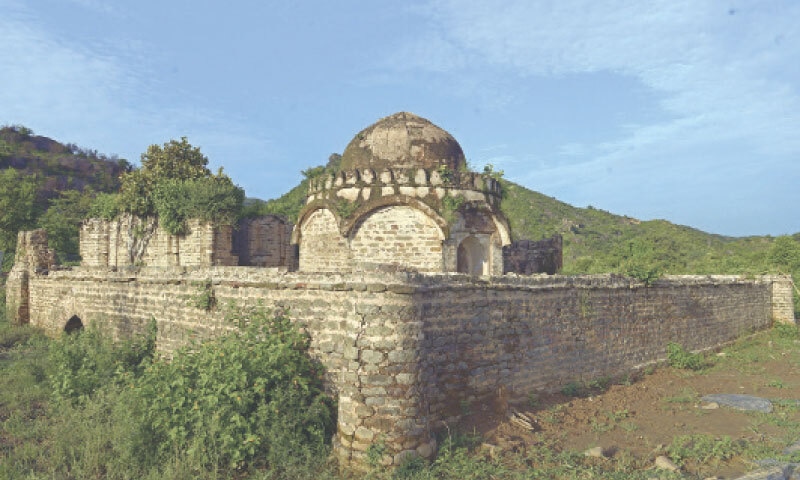The mausoleum of the last independent ruler of the region, Sultan Muqarab Khan, is still intact despite  passage of hundreds of years.