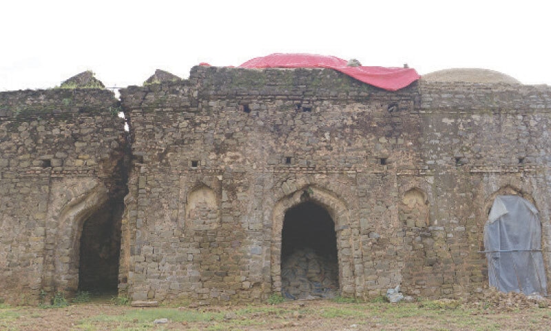 Mai Qamro Mosque in Bagh Jogian nestled between the fort and Soan River. It was constructed 500 years ago and is believed to be the oldest mosque in Islamabad.