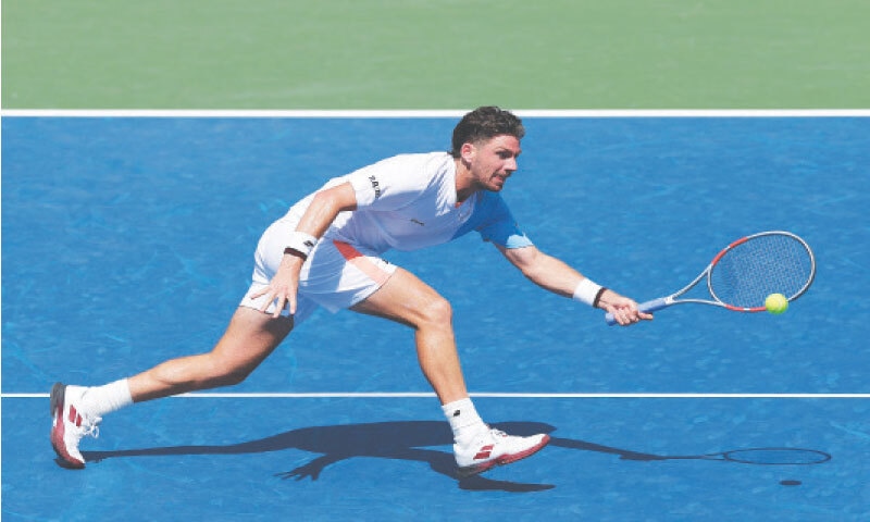 NEW YORK: Britain’s Cameron Norrie returns a shot against Sebastian Korda of the US during their US Open first-round match at the USTA Billie Jean King National Tennis Center on Monday.—AFP NEW YORK: Britain’s Cameron Norrie returns a shot against Sebastian Korda of the US during their US Open first-round match at the USTA Billie Jean King National Tennis Center on Monday.—AFP