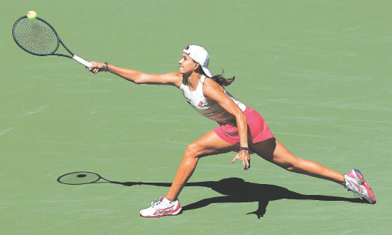 NEW YORK: Colombia&rsquo;s Emiliana Arango returns against Iga Swiatek of Poland during their US Open first-round match at the USTA Billie Jean King National Tennis Center on Tuesday.&mdash;AFP